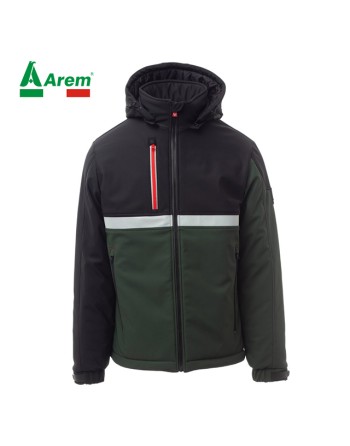 Grün/schwarz gefütterte Softshell-Jacke, abnehmbare Kapuze, Reflexstreifen, individuelles Logo für Unternehmen.