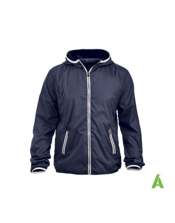 Giacca unisex antivento colore blu navy effetto metallico, cappuccio, profili in contrasto, personalizzabile.