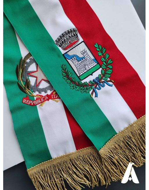 Fascia Sindaco, ricamata personalizzata logo Comune e stemma Repubblica finemente ricamati con dettagli perfetti.