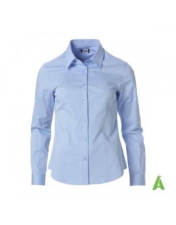 Chemise femme bleu clair pour le bureau, les réunions, les salons professionnels et les entreprises avec broderie personnalisée.