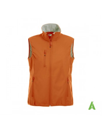 Gilet Softshell da donna color arancio con ricamo personalizzato per aziende, sport e promozionale.