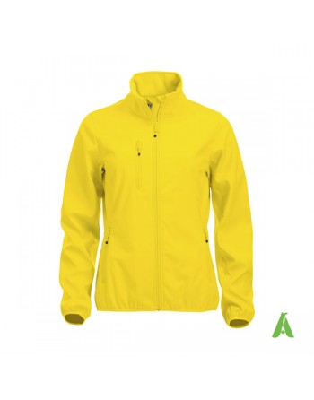 Gelbe Softshelljacke für Damen mit dreilagigem Stoff, individuell gestickter Stickerei für Unternehmen, Sport und Promotion.