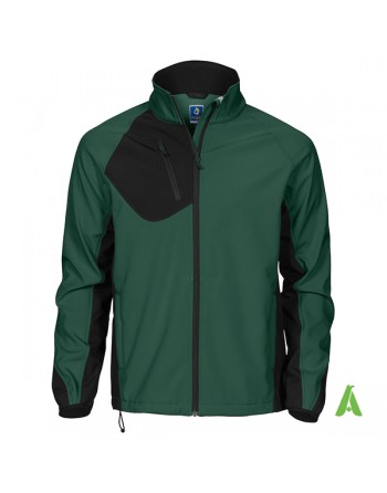 Giacca tecnica softshell colore verde, triplo strato, impermeabile e traspirante con ricamo personalizzato per aziende.