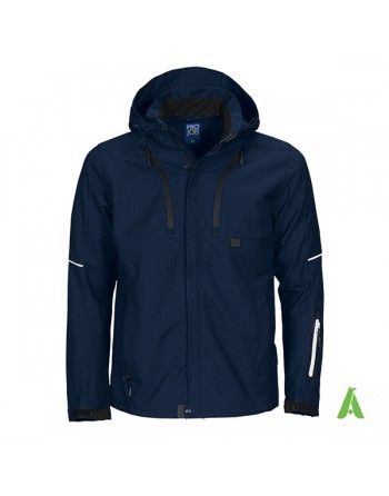 Giacca softshell triplo strato colore blu scuro con cappuccio, ricamo personalizzato e tasca porta smartphone/cellulare.
