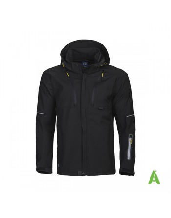 Giacca softshell con cappuccio, triplo strato colore nera, ricamo azienda personalizzato e tasca porta smartphone/cellulare.