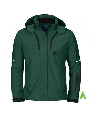 Giacca softshell verde da donna con cappuccio, triplo strato impermeabile e traspirante per aziende e ricamo su misura.
